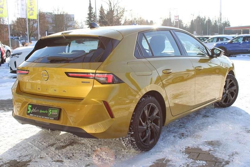 Second-hand Opel Astra Edition 181 CP (133 kW) 2022 Galben Berlinǎ