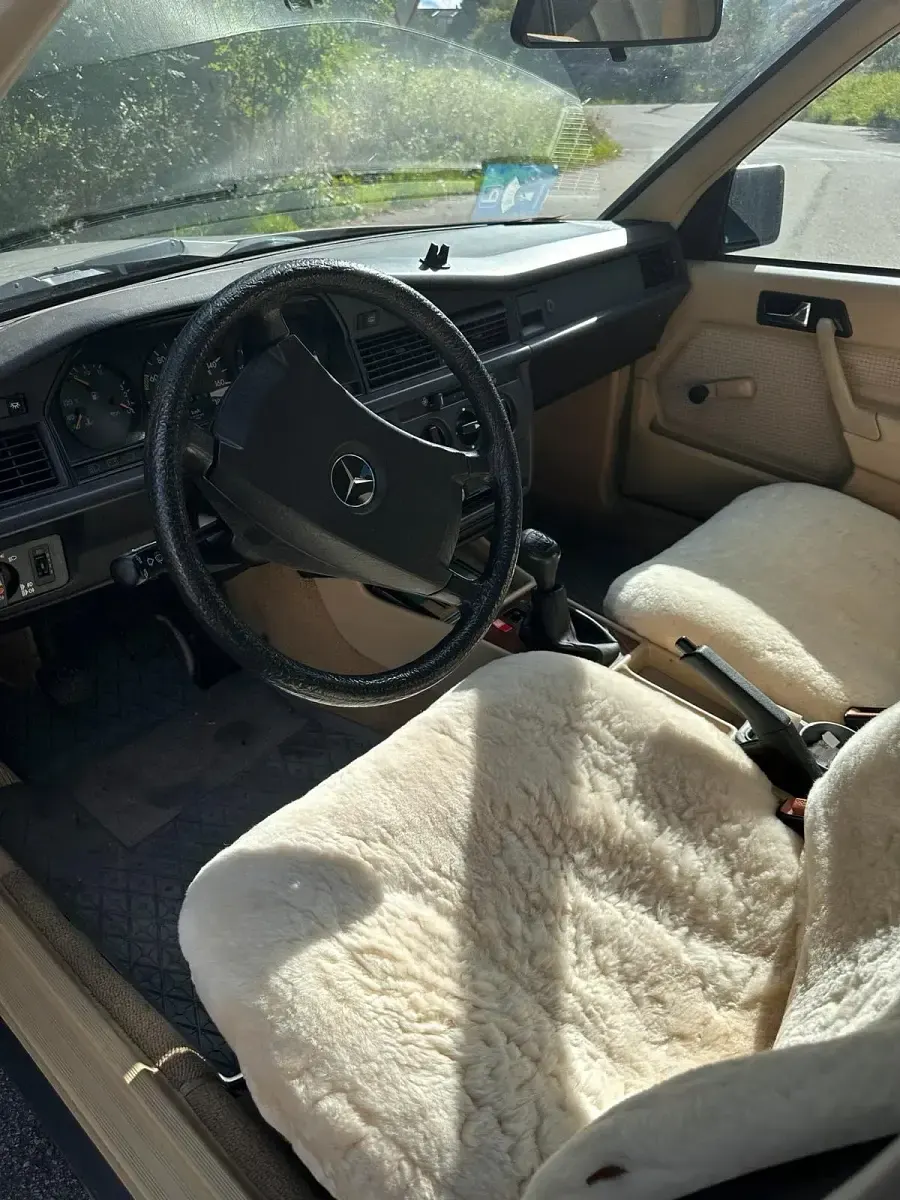 Gebraucht Mercedes 190 72 PS (52 kW) 1987 Grau Limousine