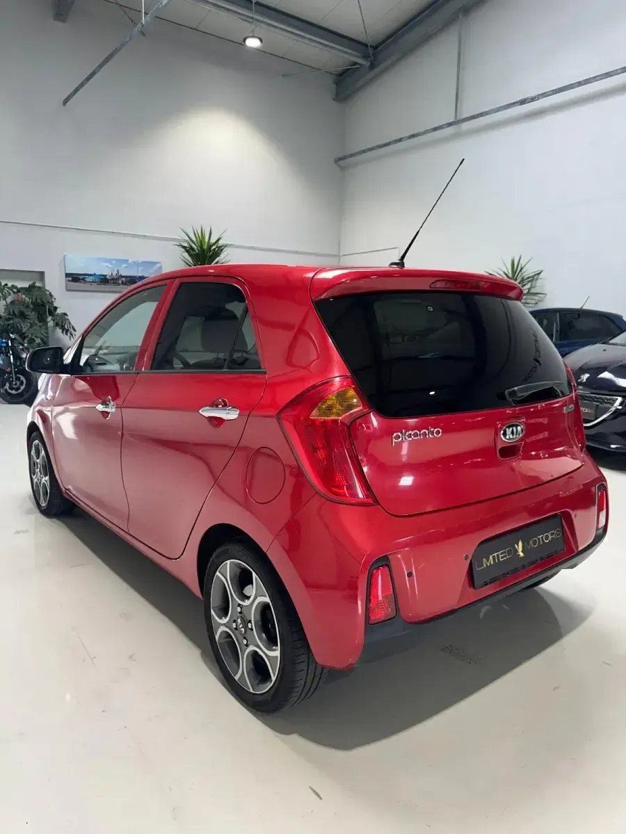 Gebraucht Kia Picanto 84 PS (61 kW) 2015 Signalrot met. Kleinwagen