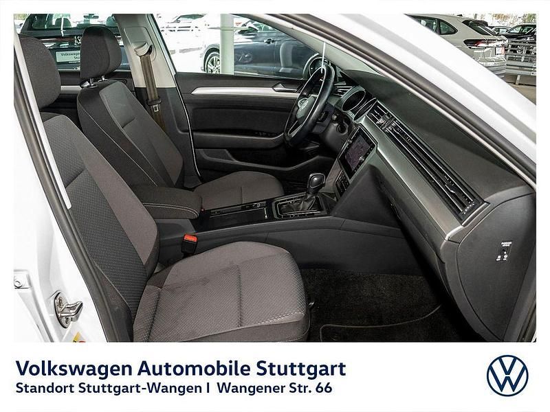 Gebraucht VW Passat 122 PS (89 kW) 2022 Blanco nevada/gletscherweiß me Kombi