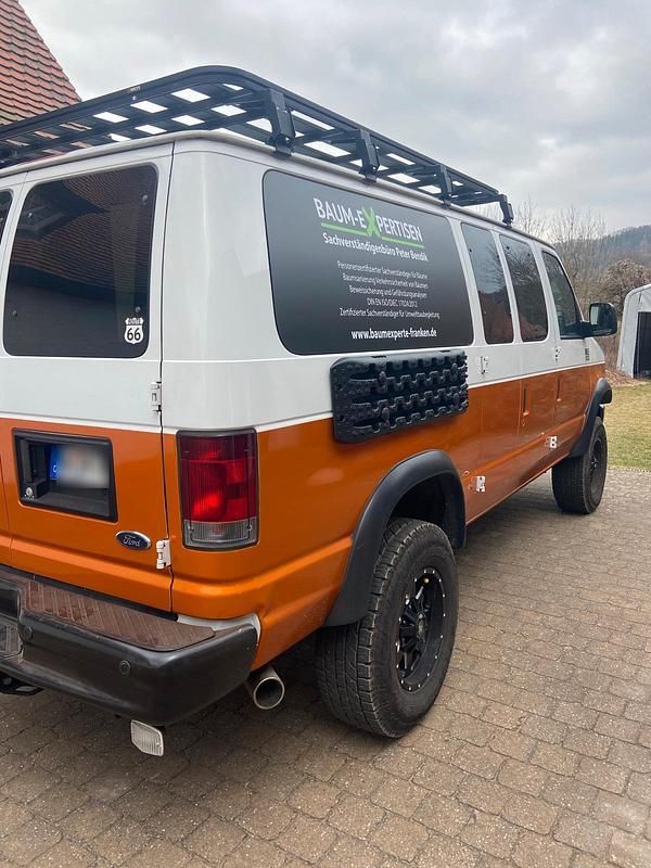 Gebraucht Ford V8 270 PS (198 kW) 2010 Weiß Van / Kleinbus