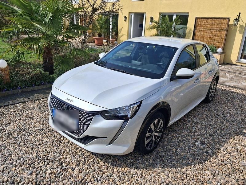 Gebraucht Peugeot e-208 100 kW (136 PS) 2020 Weiß Kleinwagen