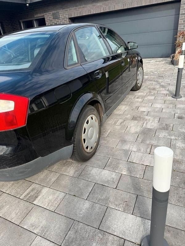 Second-hand Audi A4 131 CP (96 kW) 2001 Negru Berlinǎ