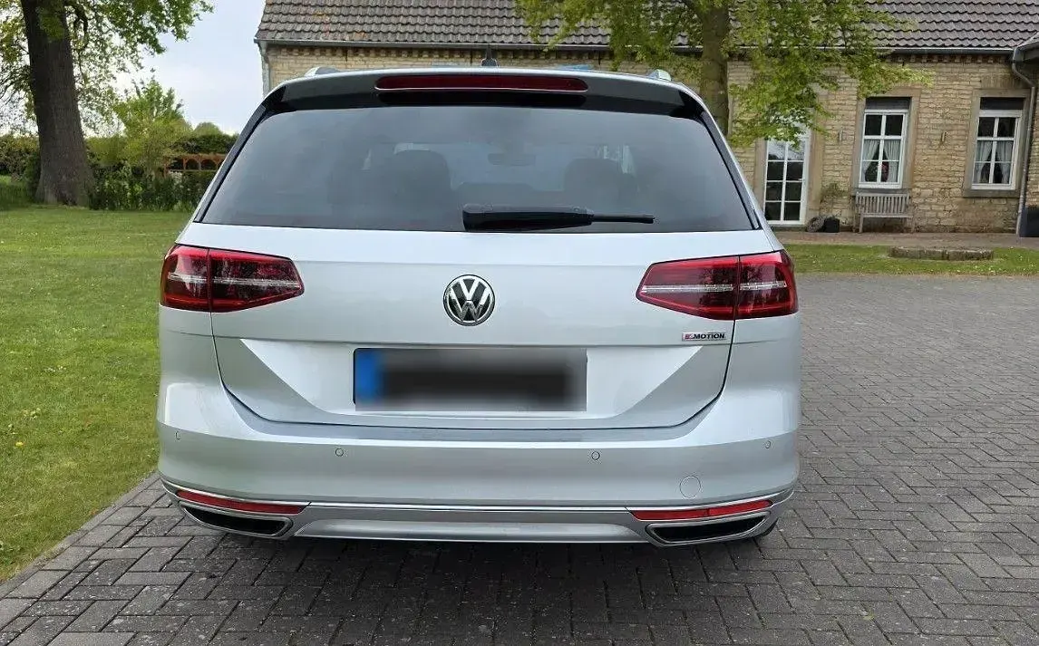 Gebraucht VW Passat Highline 239 PS (175 kW) 2019 Silber Kombi