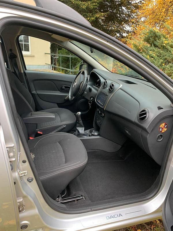 Silber Gebraucht 2015 Dacia Logan Kombi | 4.300 € (Fairer Preis) - Bild 1/4