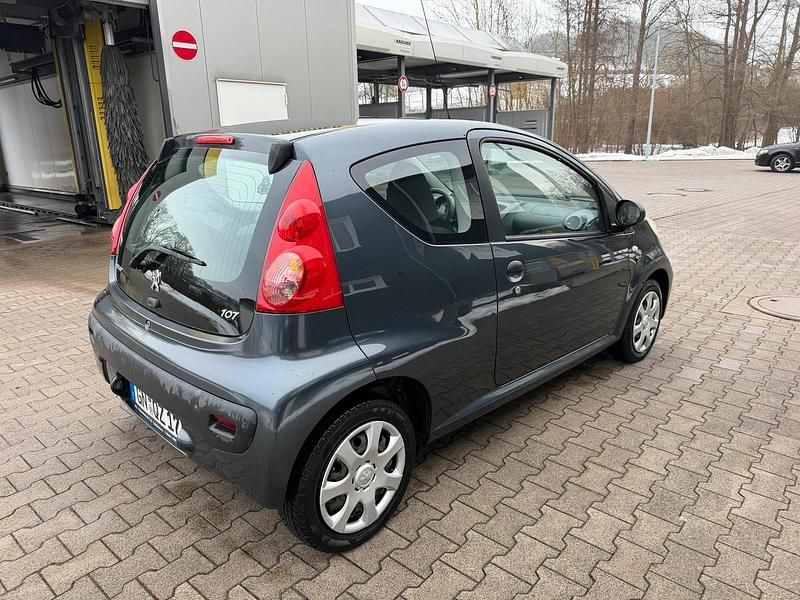 Gebraucht Peugeot 107 75 PS (55 kW) 2009 Schwarz Kleinwagen