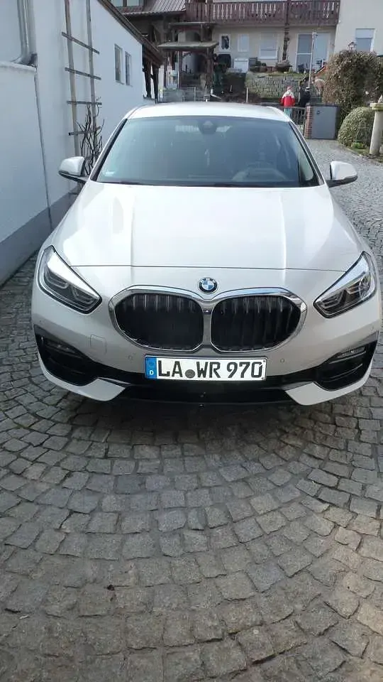 Gebraucht BMW 118 Sport Line 140 PS (102 kW) 2023 Weiß Kleinwagen