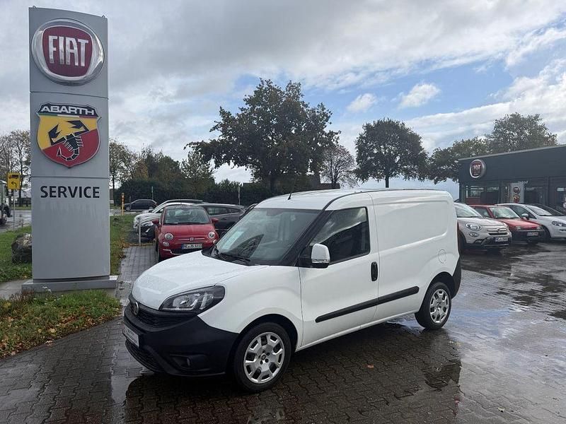 Weiß Gebraucht 2019 Fiat Doblò Van / Kleinbus | 12.999 € (Etwas zu teuer) - Bild 1/4