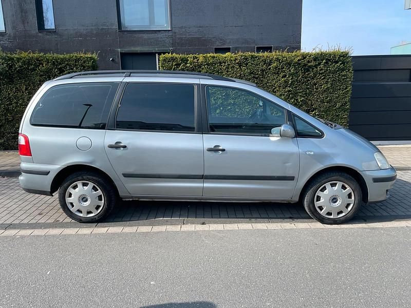 Gebraucht Ford Galaxy 116 PS (85 kW) 2004 Silber Van / Kleinbus