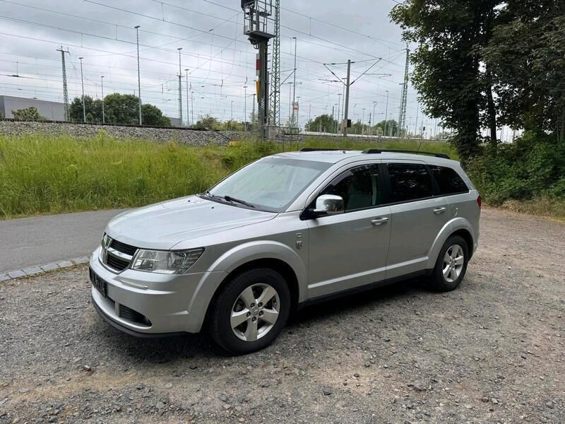 Silber Gebraucht 2010 Dodge Journey SUV | 6.500 € (Etwas zu teuer) - Bild 1/4