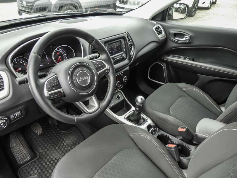 Gebraucht Jeep Compass Longitude 140 PS (102 kW) 2018 Schwarz SUV