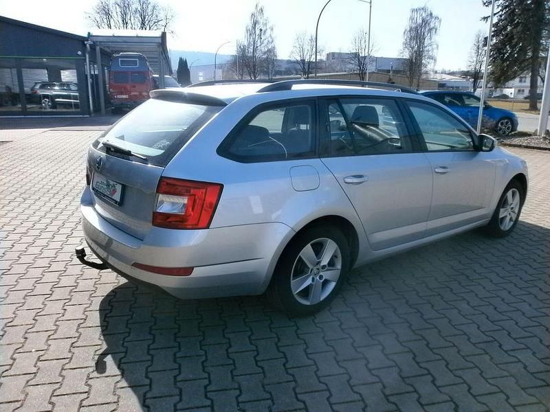 Gebraucht Skoda Octavia Ambition 150 PS (110 kW) 2015 Silber Kleinwagen