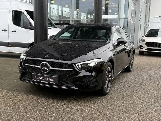 Gebraucht Mercedes A250 Progressive 218 PS (160 kW) 2023 Schwarz Kleinwagen