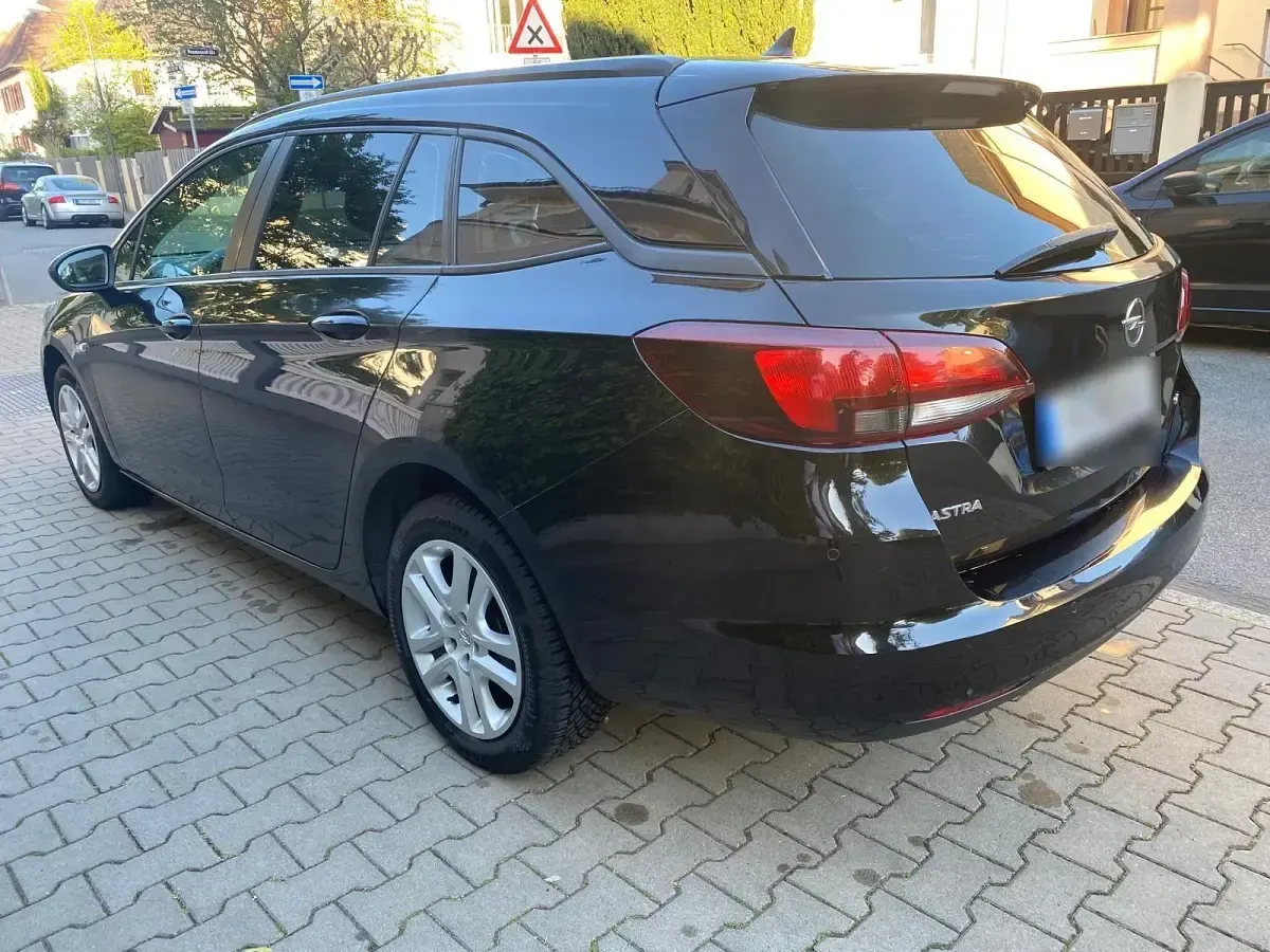 Gebraucht Opel Astra 110 PS (80 kW) 2017 Schwarz Limousine