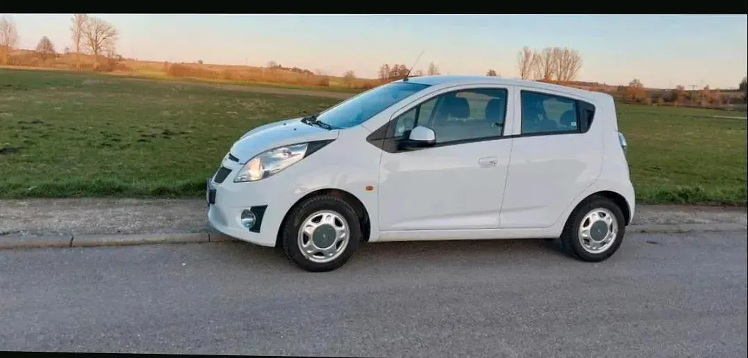 Gebraucht Chevrolet Spark 68 PS (50 kW) 2010 Weiß Kleinwagen