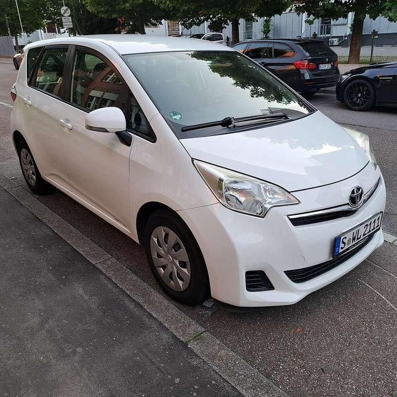 Gebraucht 2013 Toyota Verso-S Club Van / Kleinbus | 4.750 € (Fairer Preis) - Bild 1/4
