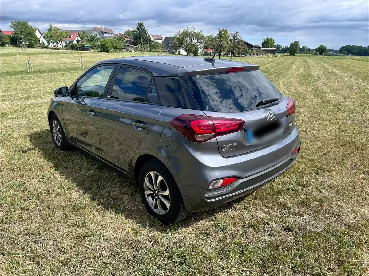 Gebraucht Hyundai i20 Active 84 PS (61 kW) 2020 Grau Kleinwagen