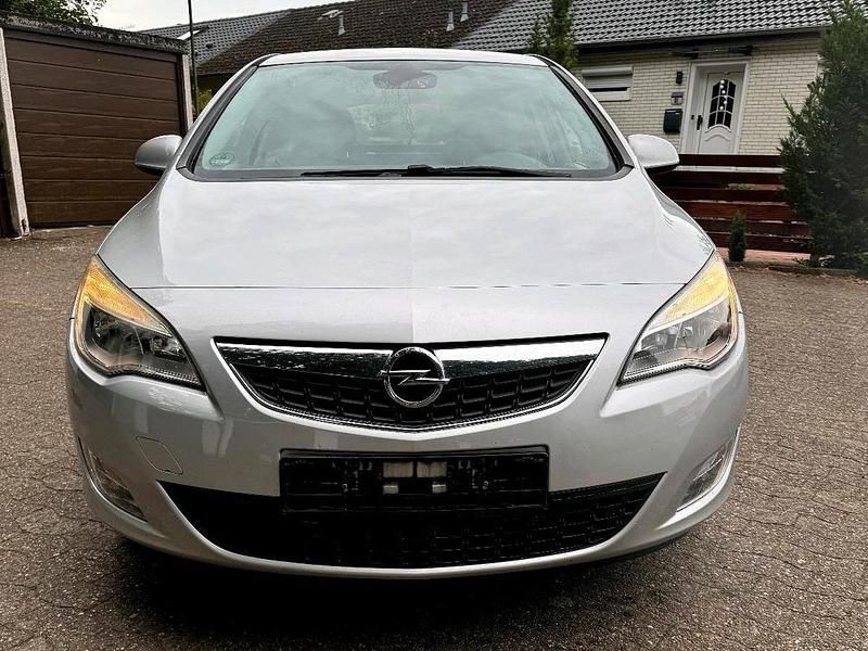 Silber Gebraucht 2011 Opel Astra Limousine | 2.500 € (Superpreis) - Bild 1/4