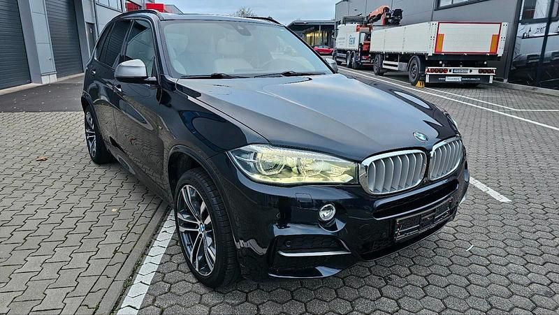 Blau Gebraucht 2018 BMW X5 M50 SUV | 28.990 € (Fairer Preis) - Bild 1/4