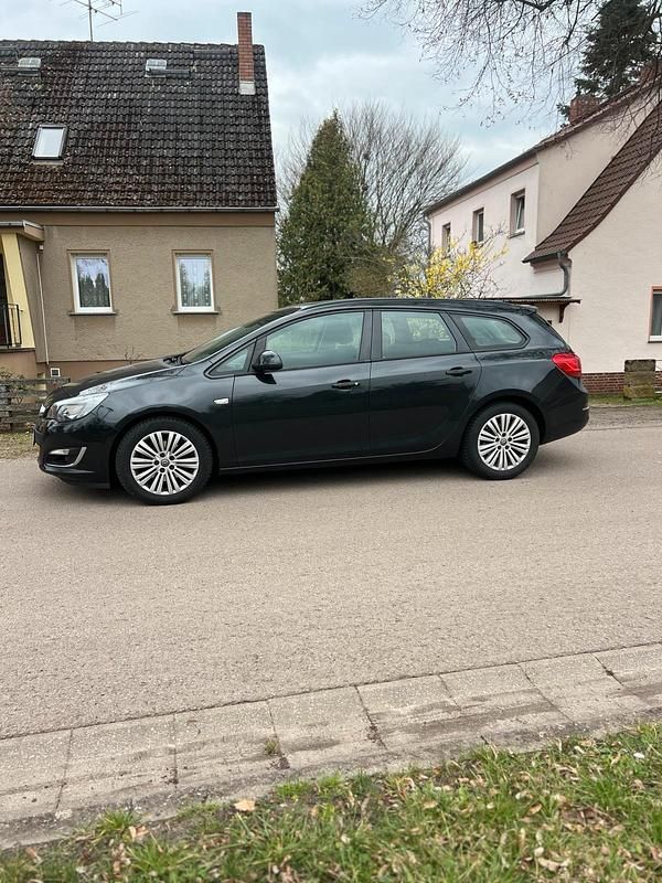Gebraucht Opel Astra 131 PS (96 kW) 2013 Schwarz Kombi