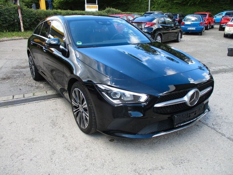 Gebraucht Mercedes CLA200 Shooting Brake 150 PS (110 kW) 2021 Schwarz Kombi