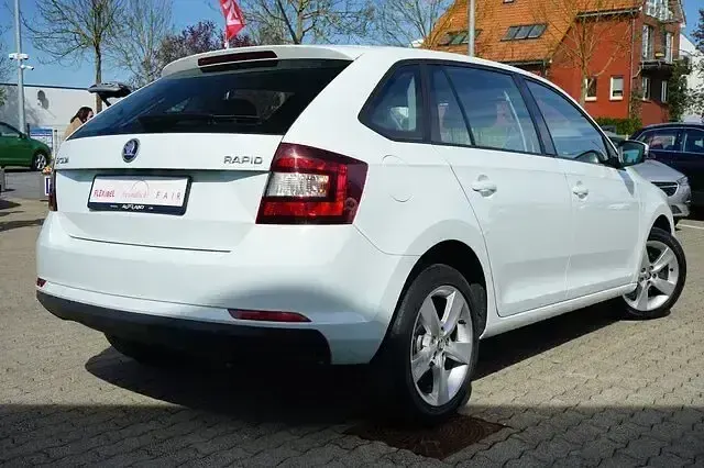 Gebraucht Skoda Rapid 110 PS (80 kW) 2018 Weiß Kleinwagen