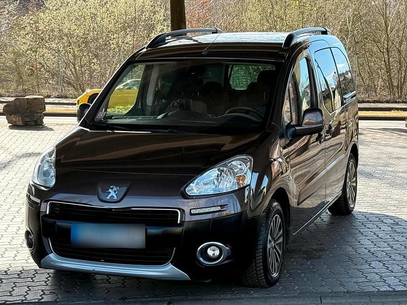 Gebraucht Peugeot TePee 99 PS (72 kW) 2013 Braun Van / Kleinbus