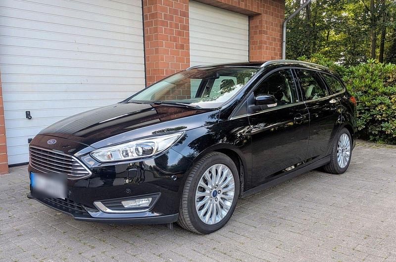 Schwarz Gebraucht 2015 Ford Focus Titanium Kombi | 8.990 € (Fairer Preis) - Bild 1/4