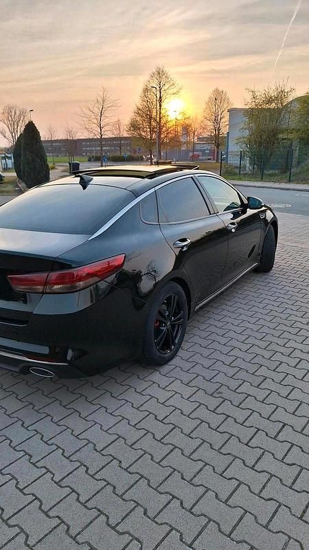 Gebraucht Kia Optima Spirit 141 PS (103 kW) 2016 Schwarz Limousine