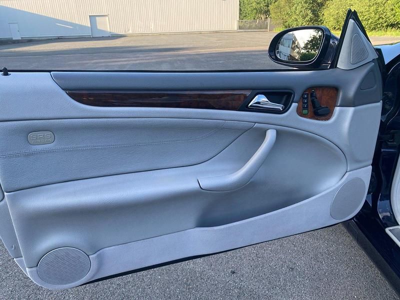 Gebraucht Mercedes CLK230 197 PS (144 kW) 2002 Blau Cabrio