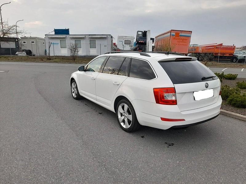 Gebraucht Skoda Octavia Elegance 150 PS (110 kW) 2013 Weiß Limousine