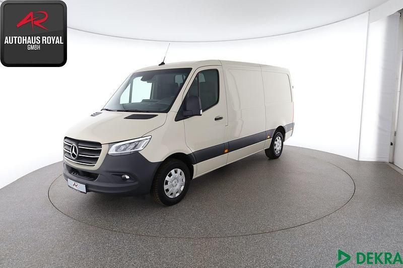 Grau Gebraucht 2024 Mercedes Sprinter Van | 37.880 € (Superpreis) - Bild 1/4