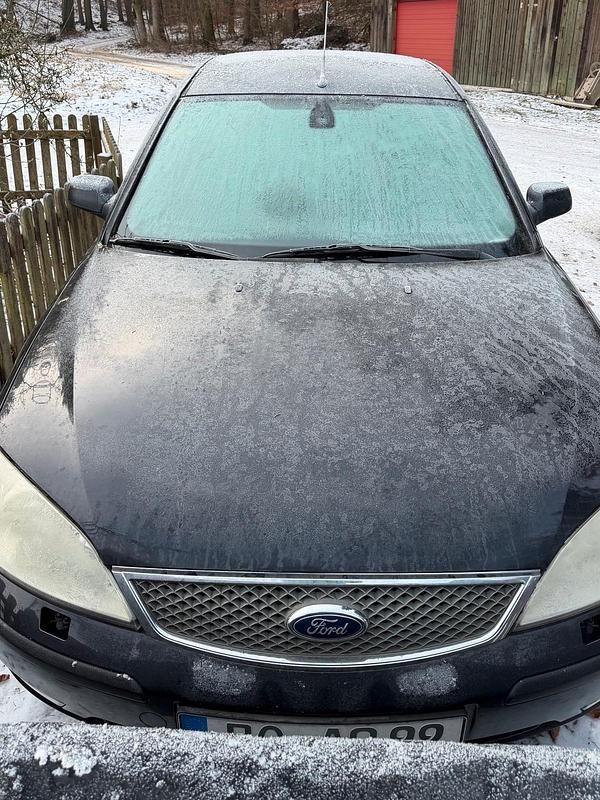 Schwarz Gebraucht 2004 Ford Mondeo Limousine | 949 € (Superpreis) - Bild 1/4