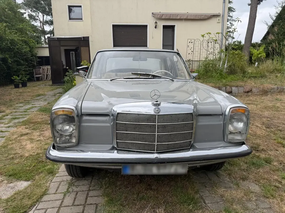 Gebraucht Mercedes W114 105 PS (77 kW) 1972 Grau Limousine