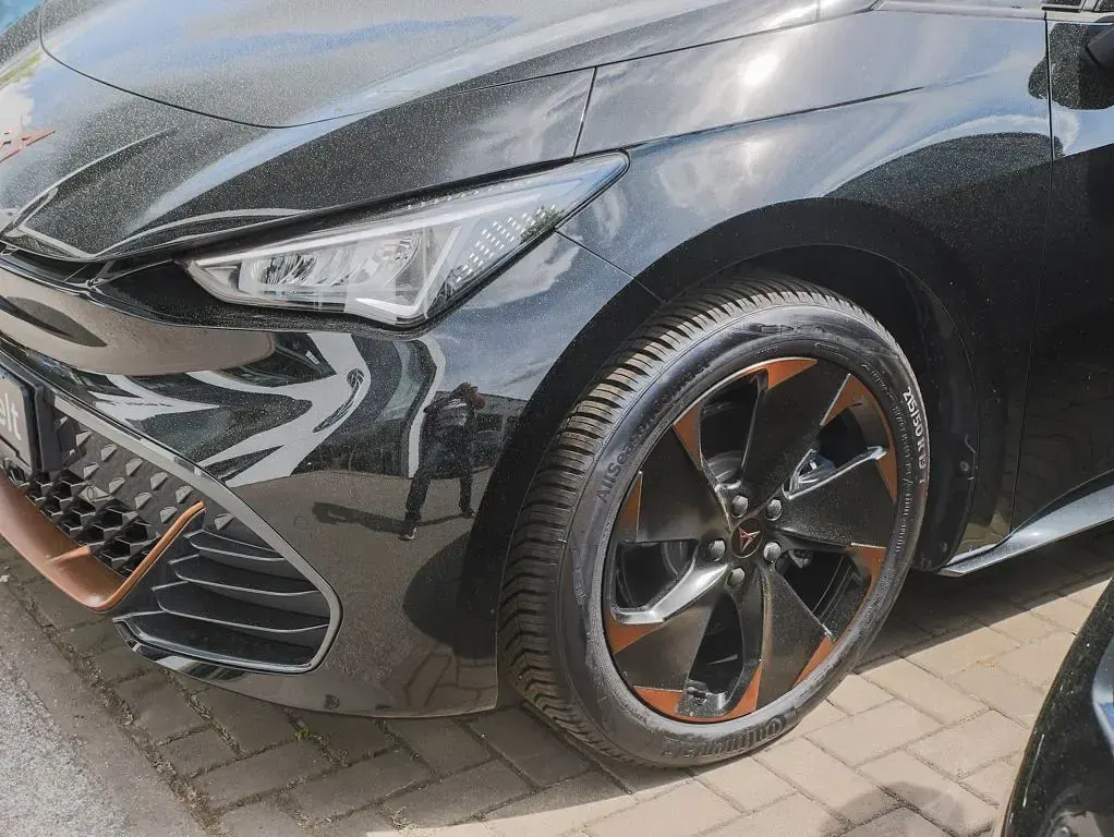 Używany Cupra Born 169 kW (231 KM) 2025 Czarny Hatchback