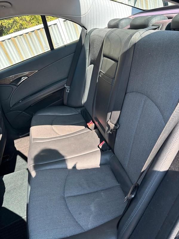 Second-hand Mercedes E200 184 CP (135 kW) 2008 Gri Berlinǎ