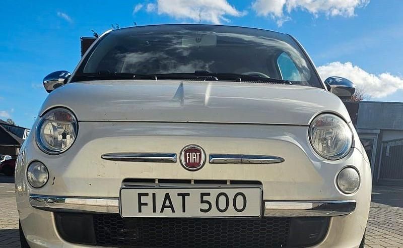 Weiß Gebraucht 2010 Fiat 500 Lounge Limousine | 5.500 € (Fairer Preis) - Bild 1/4