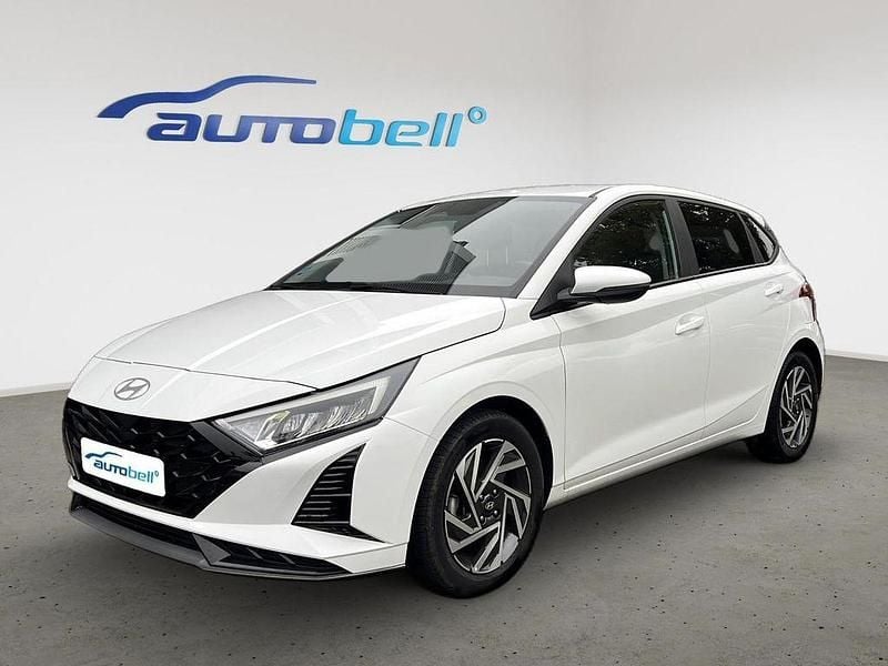 Weiß Gebraucht 2024 Hyundai i20 Select Limousine | 15.990 € (Fairer Preis) - Bild 1/4