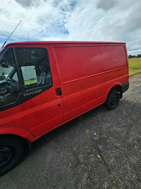 Gebraucht Ford Transit 101 PS (74 kW) 2013 Rot Van