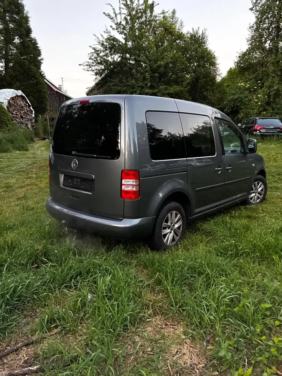 Gebraucht VW Caddy 105 PS (77 kW) 2012 Silber Van / Kleinbus