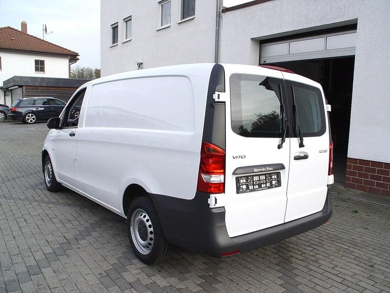 Gebraucht Mercedes Vito 102 PS (75 kW) 2019 Arktikweiß Van