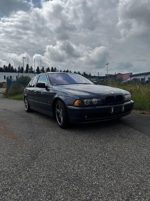 Gebraucht BMW 530 Lifestyle 231 PS (169 kW) 2001 Blau Limousine