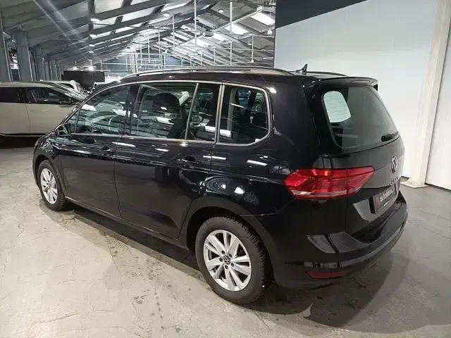 Gebraucht VW Touran Comfortline 150 PS (110 kW) 2022 Schwarz Van / Kleinbus