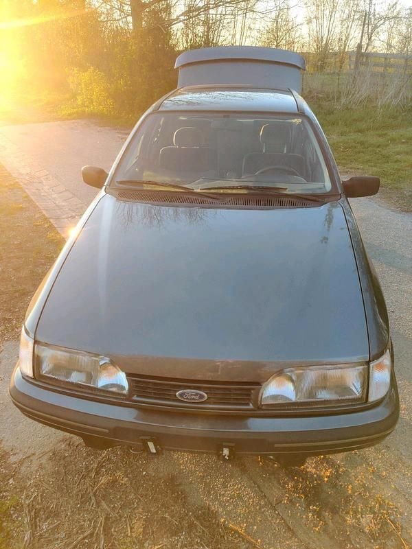 Second-hand Ford Sierra 100 CP (73 kW) 1992 Argintiu Berlinǎ