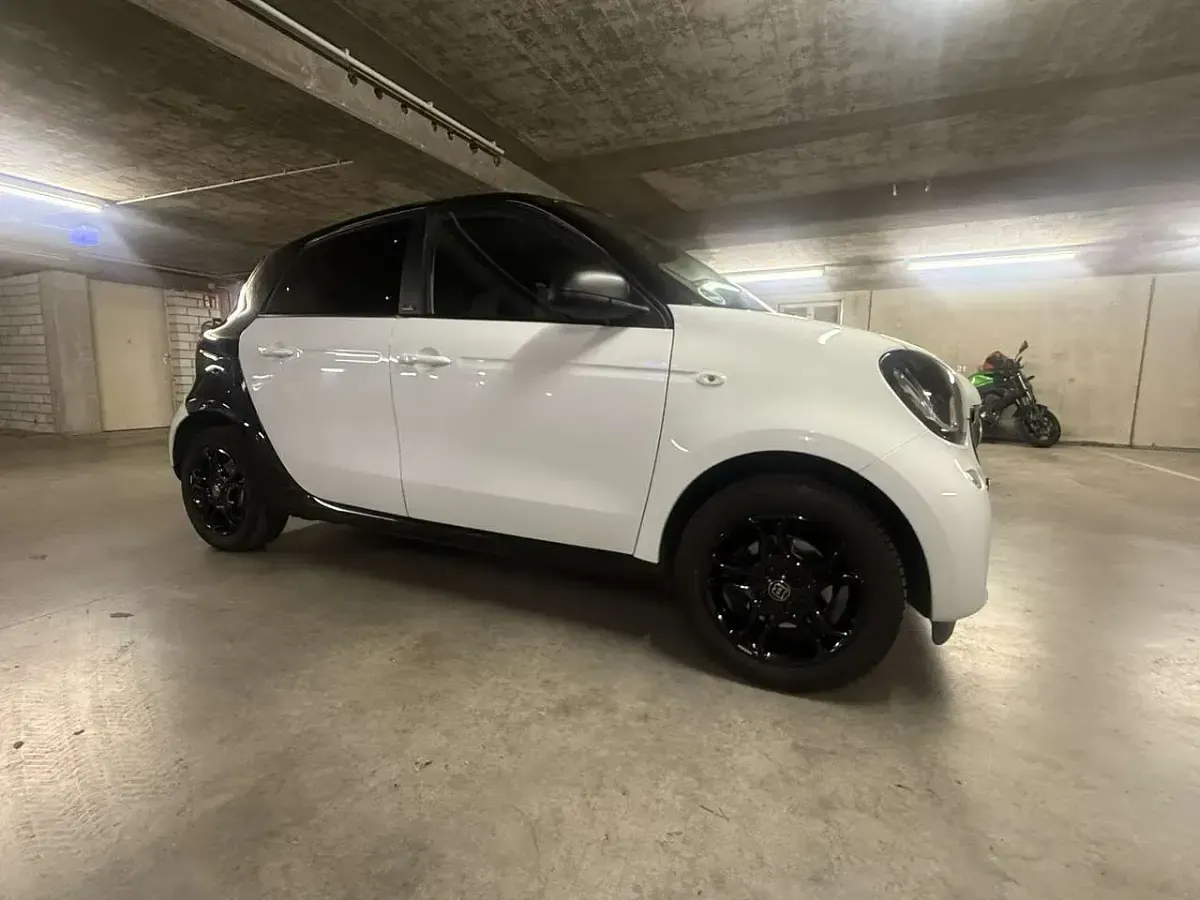 Usata Smart ForFour Basis 71 CV (52 kW) 2019 Nero Utilitaria