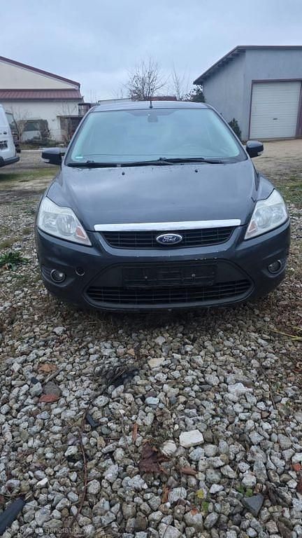 Grau Gebraucht 2010 Ford Focus Titanium Limousine | 2.500 € (Guter Preis) - Bild 1/4