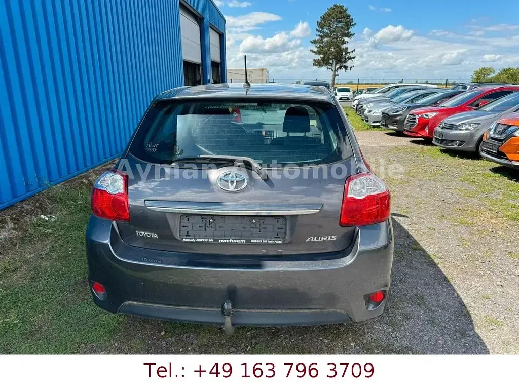 Gebraucht Toyota Auris Basis 90 PS (66 kW) 2011 Grau Kleinwagen