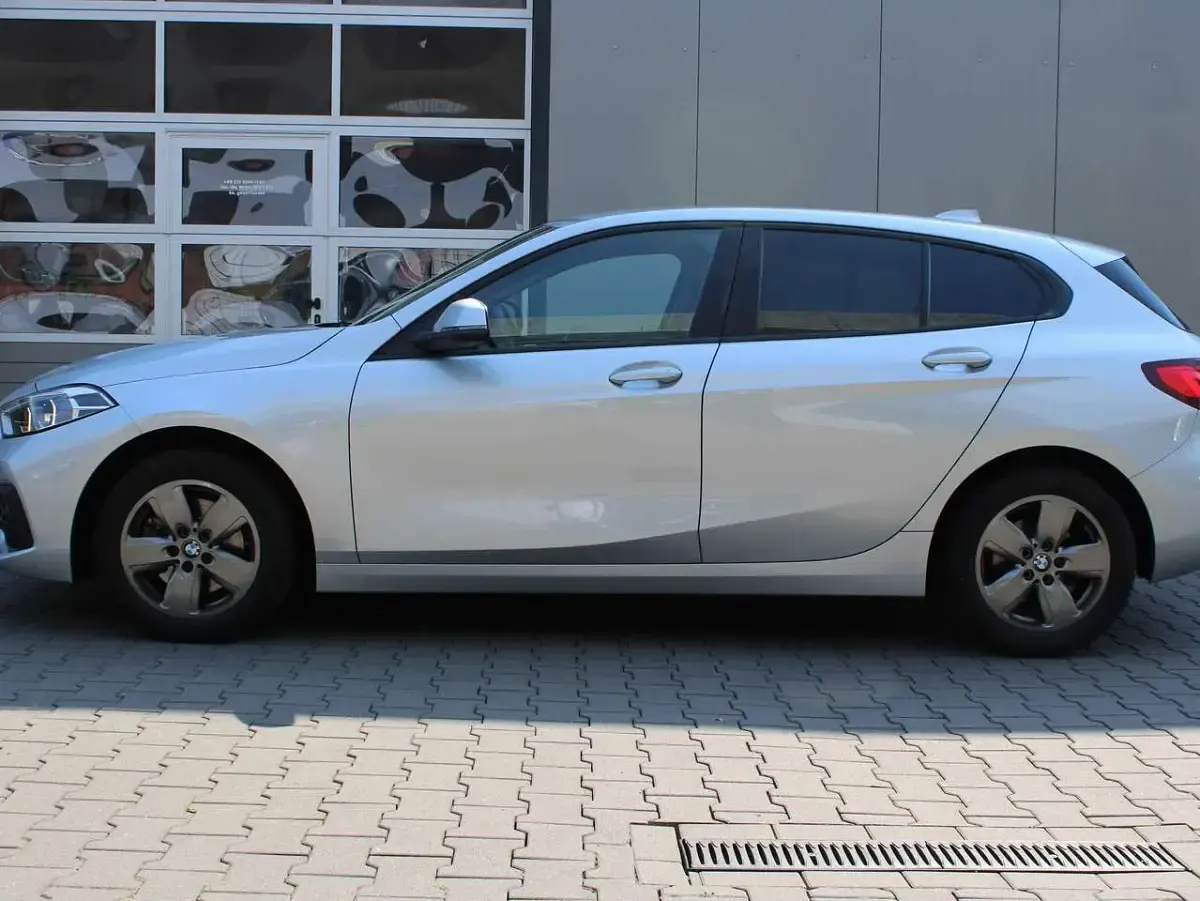 Gebraucht BMW 116 Advantage 116 PS (85 kW) 2020 Glaciersilber Kleinwagen