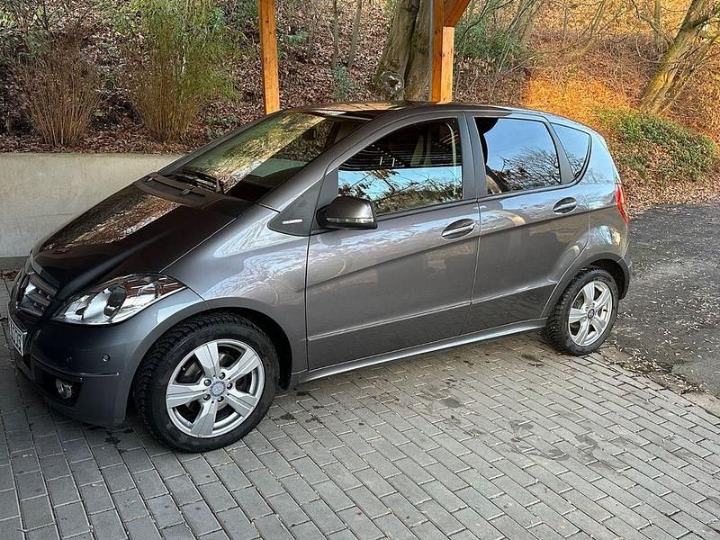 Gebraucht Mercedes A180 Avantgarde 116 PS (85 kW) 2012 Grau Van / Kleinbus