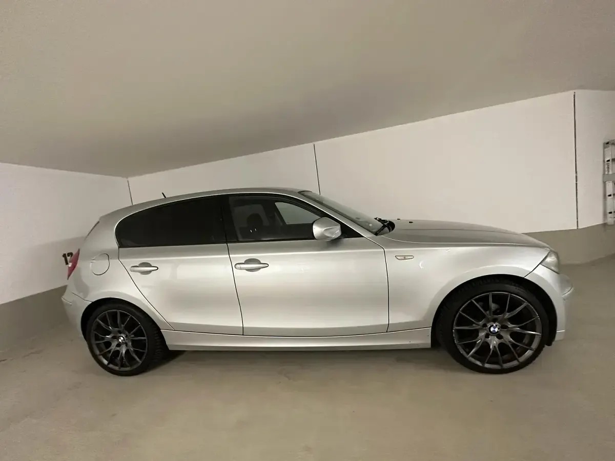 Gebraucht BMW 116 115 PS (84 kW) 2009 Grau Kleinwagen